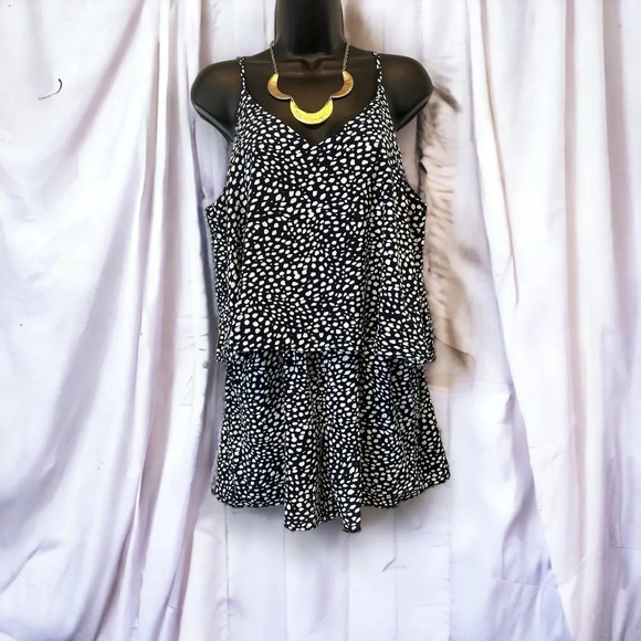 Main strip navy blue pebble romper with pockets size medium - Picture 1 of 10